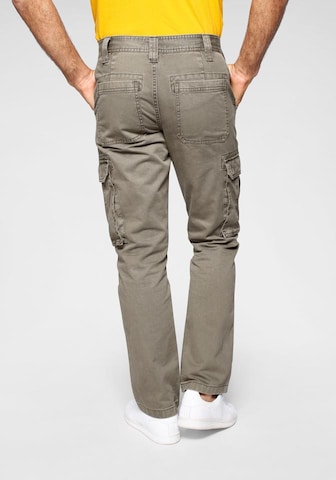 Man's World Loosefit Cargohose in Grün