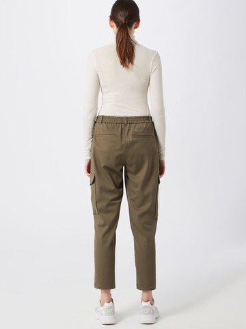 s.Oliver BLACK LABELTapered Cargo hlače - zelena boja