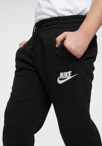 Tapered Pantaloni di Nike Sportswear in nero