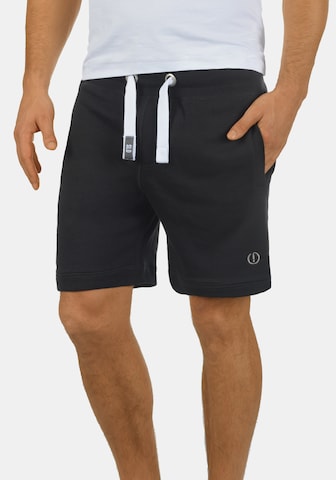 !Solid Regular Sweatshorts in Schwarz: predná strana