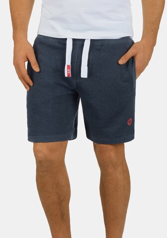 !Solid Regular Sweatshorts in Blau: predná strana