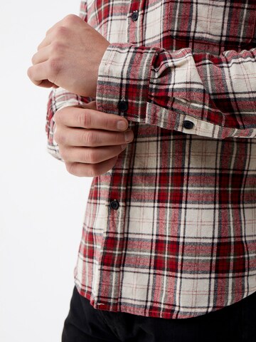 Regular fit Camicia 'Thies' di DAN FOX APPAREL in rosso