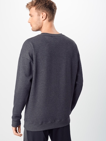 Urban Classics Sweatshirt in Grau: zadná strana