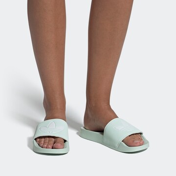 ADIDAS ORIGINALSNatikače s potpeticom 'Adilette' - zelena boja: prednji dio