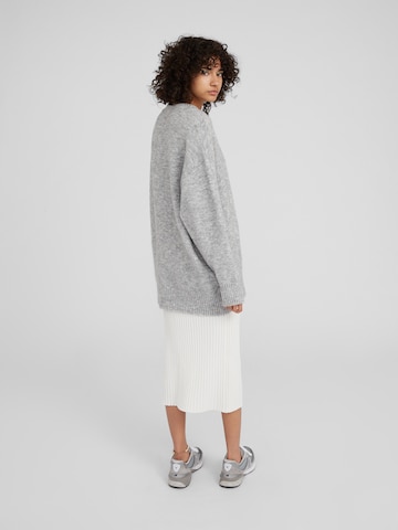 EDITED Strickpullover 'Luca' in Grau: Rückseite