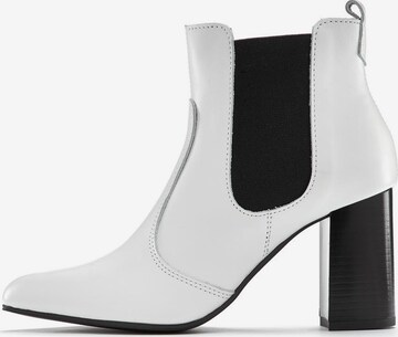 LASCANA - Botas Chelsea en blanco: frente