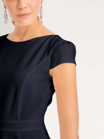 Rochie de cocktail de la heine pe albastru