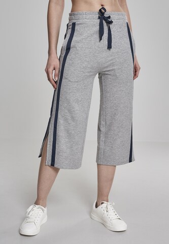 Urban Classics Wide leg Trousers in Grey: front