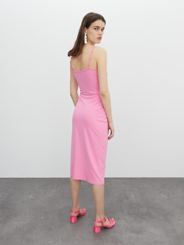 EDITED Sukienka 'Maxine' w kolorze różowy