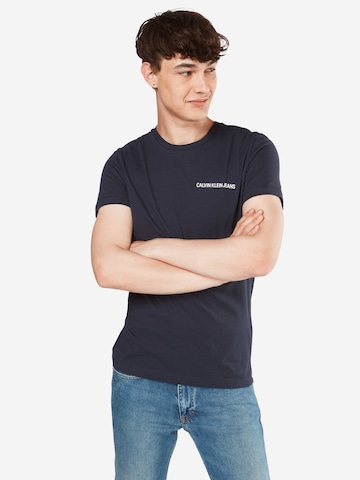 Tricou de la Calvin Klein Jeans pe albastru: față