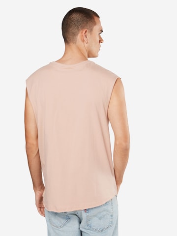 T-Shirt Urban Classics en rose : derrière