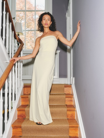 Cream Minimalist Strapless Look
