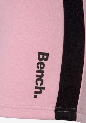regular Pantaloni di BENCH in rosa