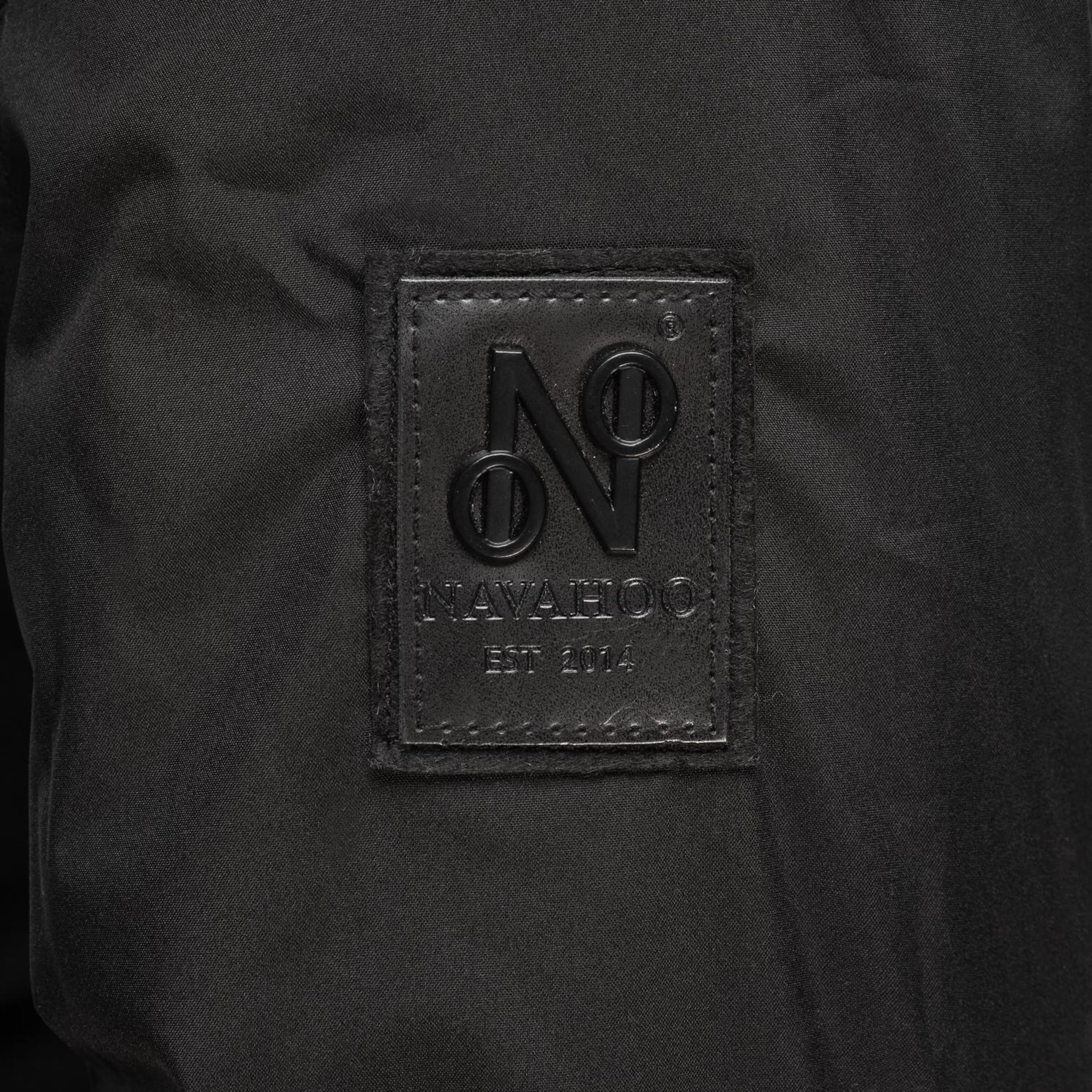 Palton de iarnă de la NAVAHOO pe negru