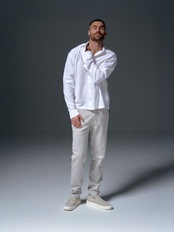Casual Linen Button Up Look