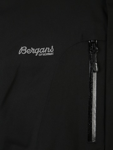 Bergans Outdoorjacka 'Flya' i svart
