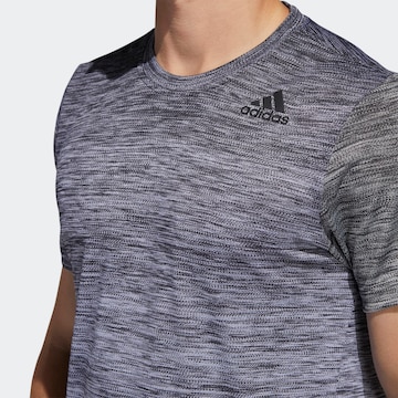 ADIDAS SPORTSWEAR Klasický střih Funkční tričko – šedá