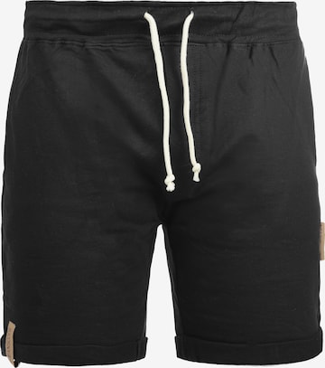 INDICODE JEANS Regular Sweatshorts 'Ian' in Schwarz: predná strana