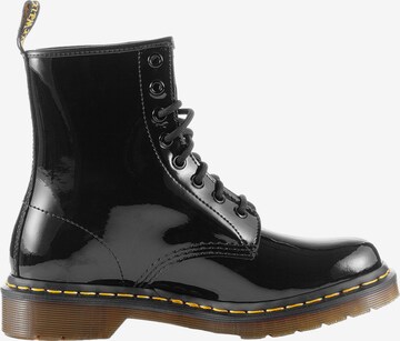 juoda Dr. Martens Suvarstomieji kulkšnis dengiantys batai