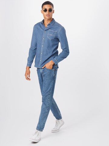 Coupe slim Chemise Tommy Jeans en bleu