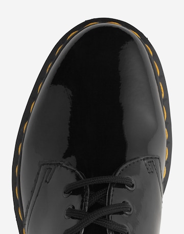 Dr. Martens Δετό παπούτσι σε μαύρο
