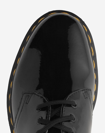 Dr. Martens - Sapato com atacadores em preto