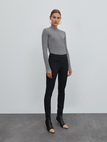 EDITED Skinny Jeans 'Janetts' in Schwarz