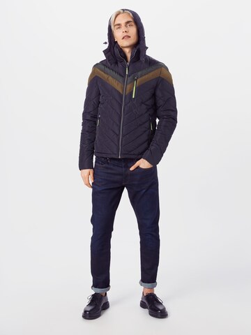 Superdry Regular Fit Jacke 'Ultra Chevron Fuji' in Schwarz