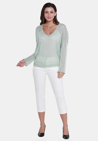 Usha Sweater in Green: front