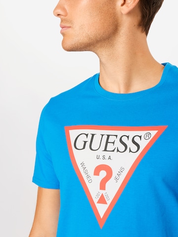 GUESS - Ajuste regular Camiseta en azul