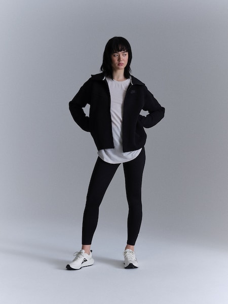 Paola - Sporty Look by Nike