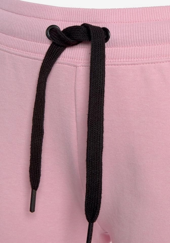 Regular Pantaloni de la BENCH pe roz