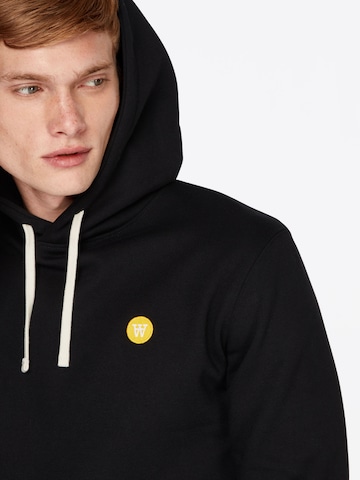 WOOD WOOD Hoodie in Schwarz