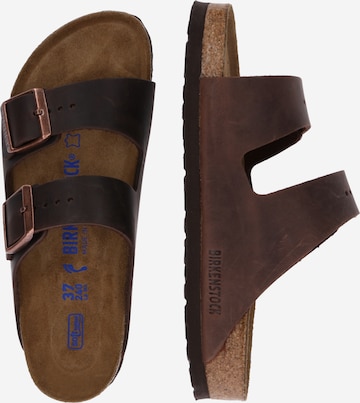 BIRKENSTOCK Muiltjes 'Arizona' in Bruin: zijkant