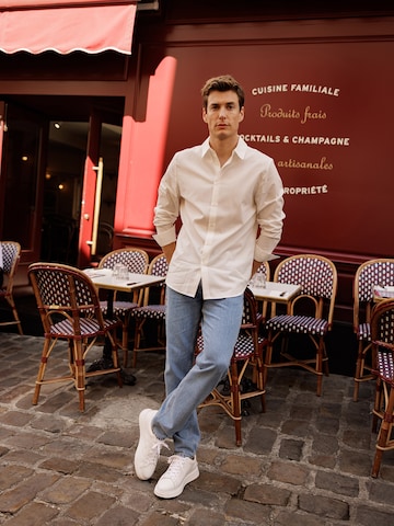 White ButtonUp Shirt And Jeans Look