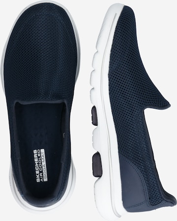 Slip on 'Go Walk' SKECHERS en bleu : sur le côté