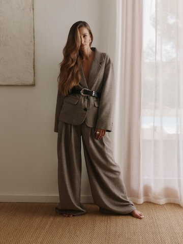 Casual Grey Cream Look