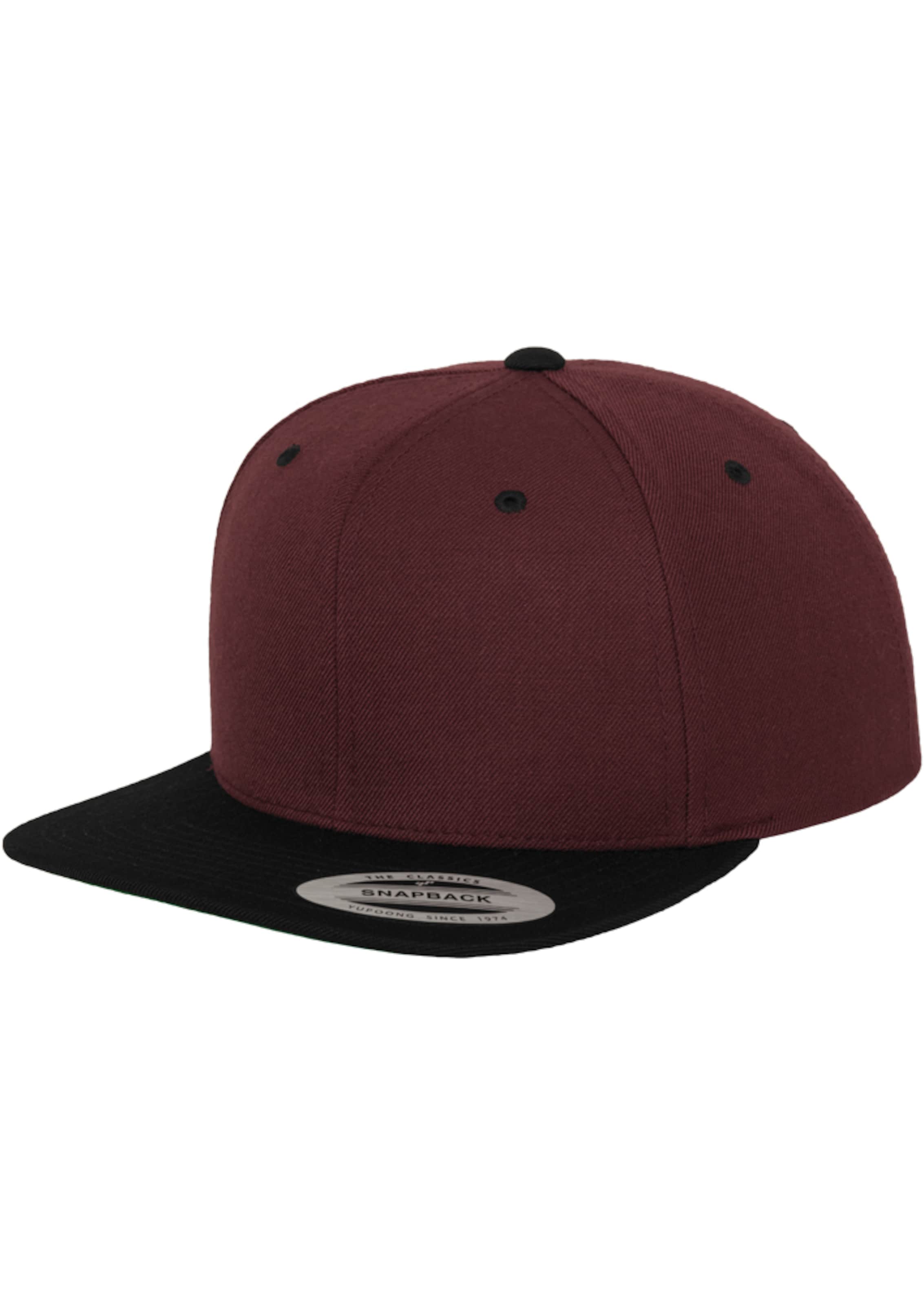 Flexfit Cap in Red: front