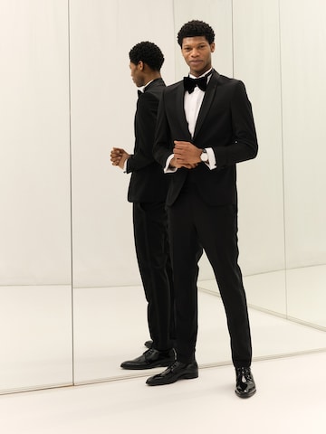 BlackTux With White Shirt Look