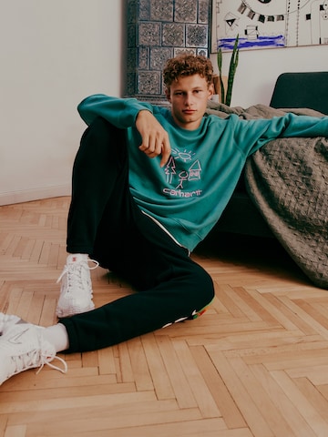Green Motif Sweater Look