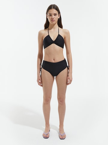 EDITED Normalny krój Góra bikini 'Maiki' w kolorze czarny