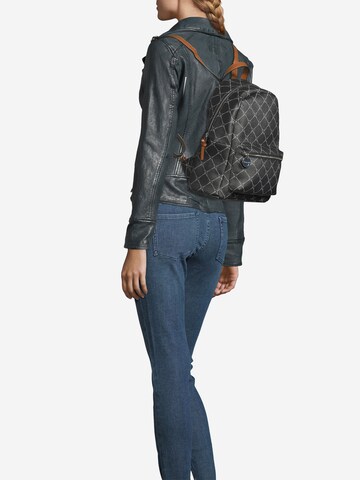 TAMARIS Backpack 'Anastasia' in Black