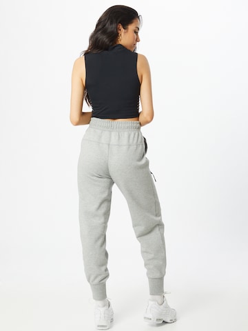 Nike Sportswear Tapered Hose 'Tech Fleece' in Grau