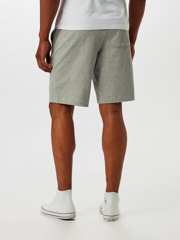 Nike Sportswear Regular Shorts in Grau