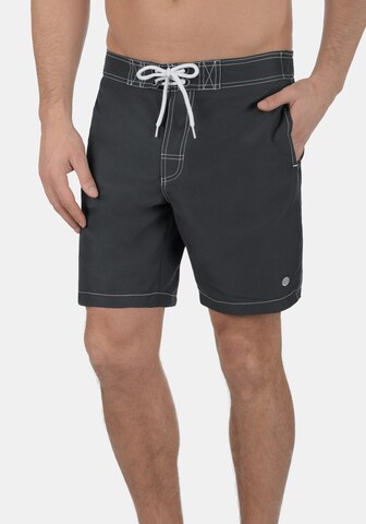 BLEND Badeshorts 'GOMES' in Grau: Vorderseite
