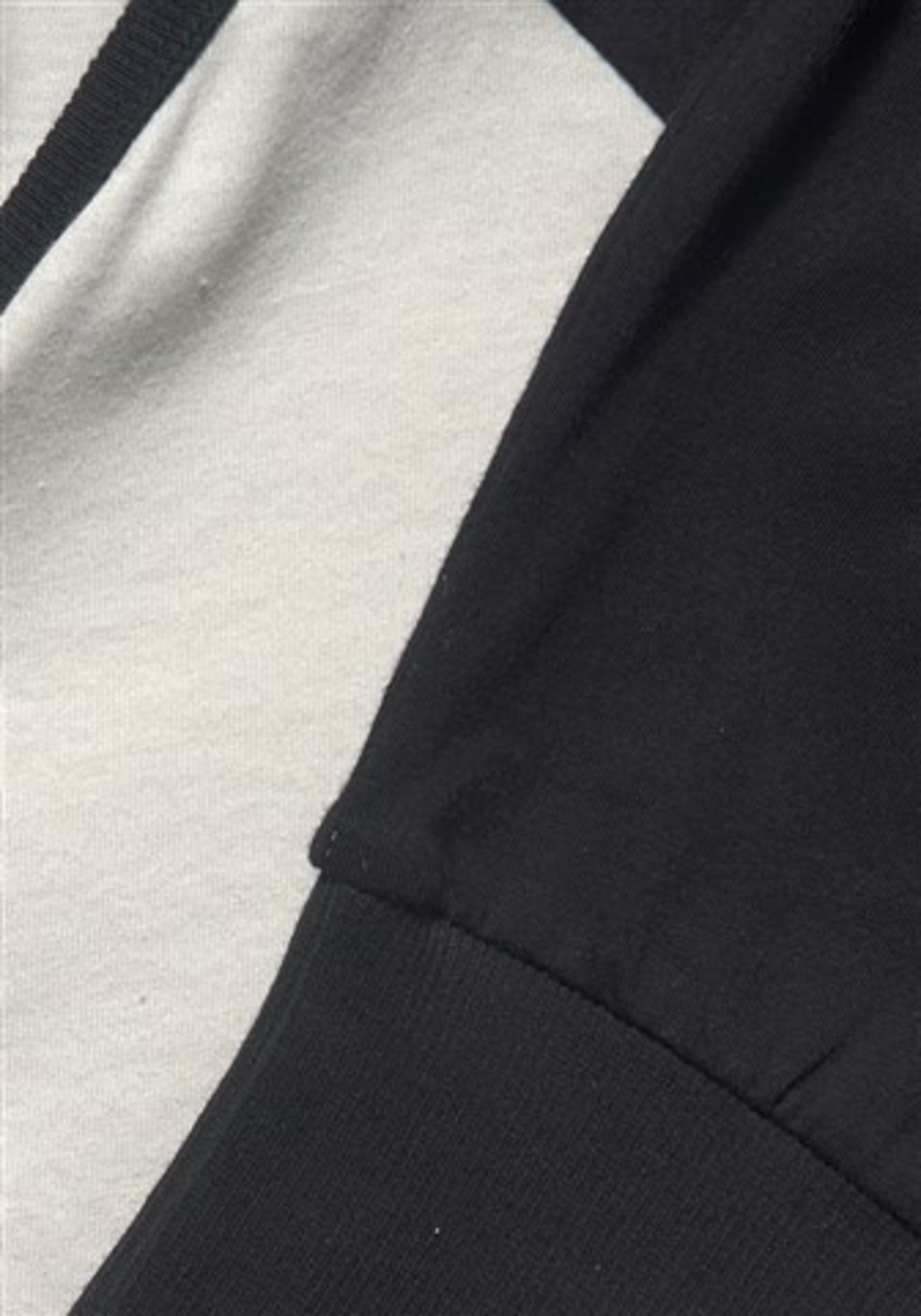 Pijama de la BUFFALO pe negru