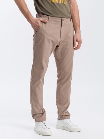 Cross Jeans Tapered Chino Pants in Beige: front