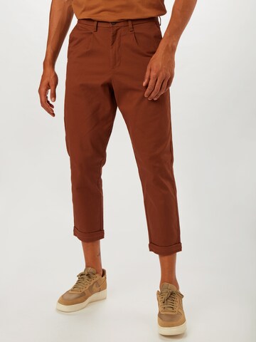 Regular Pantalon BURTON MENSWEAR LONDON en marron : devant