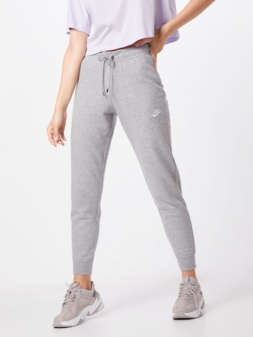 Tapered Pantaloni de la Nike Sportswear pe gri: față