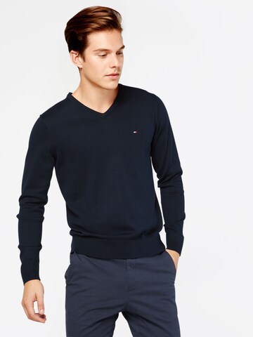 TOMMY HILFIGER Svetr – modrá: přední strana